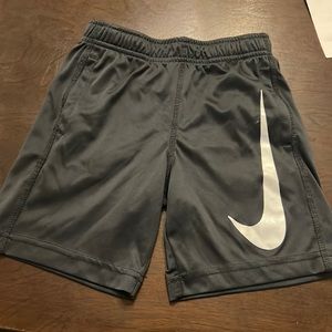 Boys dri fit size 6 Nike shorts